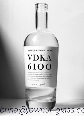 Mua 750ml VDKA 6100 VODKA GLASS BOTTLE, SUPER FLINT, PAPER LABEL DECORTION, New Zealand Vokda sản xuất trực tuyến