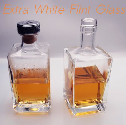 Giá tốt Chai rượu whisky hình vuông bằng hợp kim kẽm 700ml 21,5mm màu trắng pha lê trực tuyến